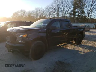 2021 Chevrolet Silverado 1500 Custom with VIN 1GCUYBEF7MZ425459, listed as a Copart auction lot 81338494 with 32,762 mi miles and Salvage Title. Bid and sale history available at DreamBid. Image 1.