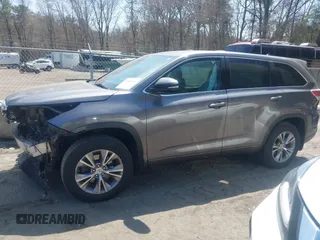 2015 Toyota Highlander LE z VIN 5TDBKRFH5FS178691, wystawiony jako IAAI lot #42058496 z przebiegiem 103 411 mil mil oraz . Historia ofert i sprzedaży dostępna na DreamBid. Obrazek 15.