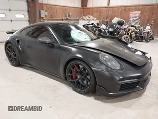 2024 Porsche 911 Turbo z VIN WP0AD2A96RS252418, wystawiony jako IAAI lot #42309087 z przebiegiem 21 824 mil mil oraz . Historia ofert i sprzedaży dostępna na DreamBid. Obrazek 1.
