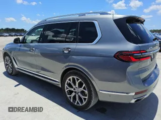 2024 BMW X7 xDrive40i z VIN 5UX23EM07R9V10389, wystawiony jako Copart lot #56431285 z przebiegiem 33 174 mil mil oraz Tytuł czysty. Historia ofert i sprzedaży dostępna na DreamBid. Obrazek 2.