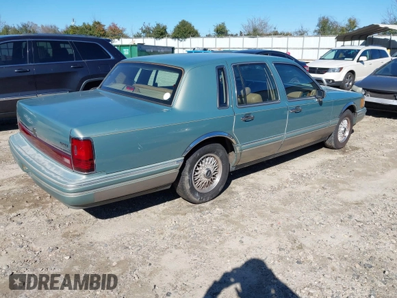 1994 Lincoln Town Car Signature z VIN 1LNLM82W4RY785151, wystawiony jako IAAI lot #41638398 z przebiegiem Nie podano mil oraz . Historia ofert i sprzedaży dostępna na DreamBid. Obrazek 4.