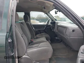 2004 Chevrolet Silverado 1500 Work Truck with VIN 2GCEC19T941193338, listed as a IAAI auction lot 41904989 with 147,616 mi miles. Bid and sale history available at carsss.com. Image 5.