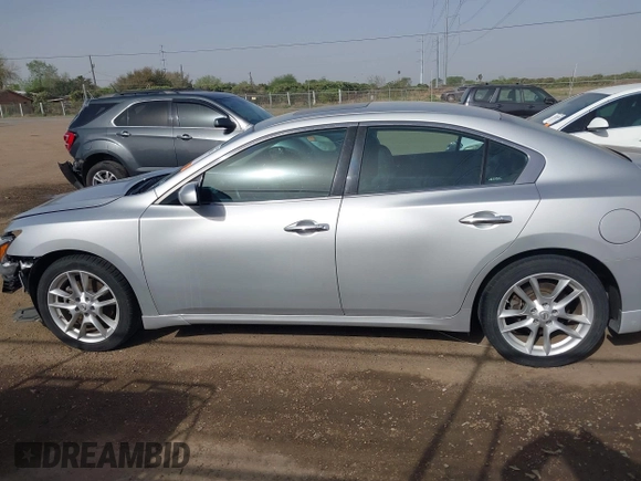 2011 Nissan Maxima SV z VIN 1N4AA5AP9BC855880, wystawiony jako IAAI lot #41698022 z przebiegiem 48 314 mil mil oraz . Historia ofert i sprzedaży dostępna na DreamBid. Obrazek 15.