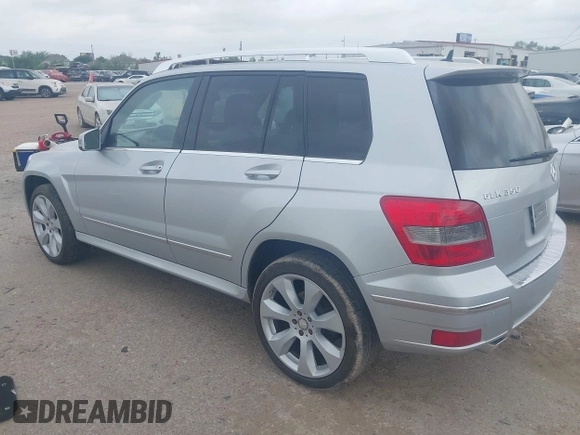2011 Mercedes-Benz GLK 350 with VIN WDCGG5GB5BF574800, listed as a IAAI auction lot 41937786 with 61,521 mi miles and . Bid and sale history available at DreamBid. Image 3.