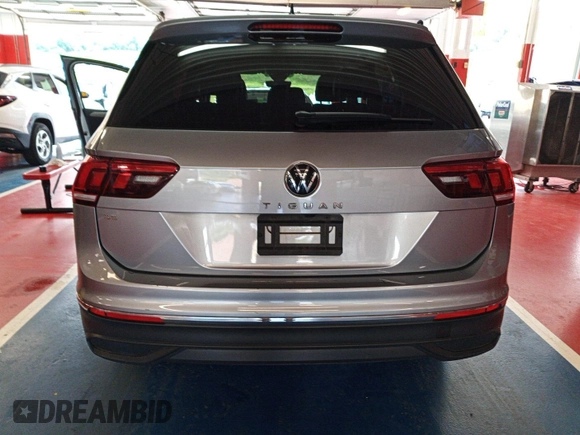 2024 Volkswagen Tiguan SE with VIN 3VV3B7AX8RM108454, listed as a IAAI auction lot 42793135 with 34,423 mi miles and . Bid and sale history available at DreamBid. Image 29.
