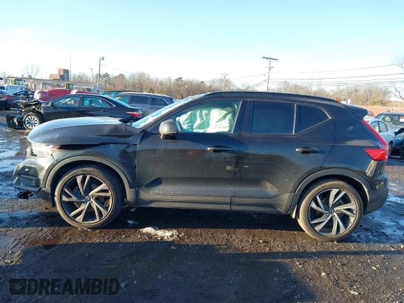 2021 Volvo XC40 R-Design with VIN YV4162UM3M2435422, listed as a IAAI auction lot 41546072 with 59,127 mi miles and . Bid and sale history available at carsss.com. Image 14.