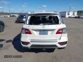 2014 Mercedes-Benz M 63 AMG z VIN 4JGDA7EB2EA339177, wystawiony jako IAAI lot #41883758 z przebiegiem 111 416 mil mil oraz . Historia ofert i sprzedaży dostępna na DreamBid. Obrazek 16.