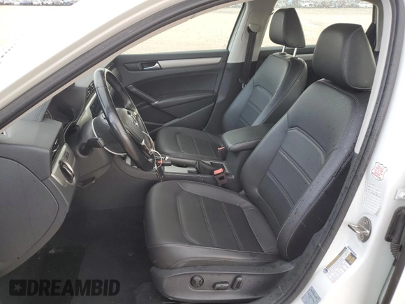 2020 Volkswagen Passat SE z VIN 1VWSA7A38LC011156, wystawiony jako Copart lot #55928405 z przebiegiem 75 791 mil mil oraz Szkoda całkowita • Salvage title. Historia ofert i sprzedaży dostępna na DreamBid. Obrazek 7.
