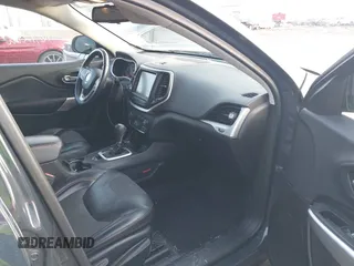 2017 Jeep Cherokee Trailhawk with VIN 1C4PJMBS4HW647852, listed as a IAAI auction lot 41192324 with 116,429 mi miles and . Bid and sale history available at DreamBid. Image 5.