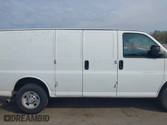 2017 Chevrolet Express Cargo Van with VIN 1GCWGAFF5H1133267, listed as a IAAI auction lot 42124337 with 162,899 mi miles. Bid and sale history available at carsss.com. Image 13.