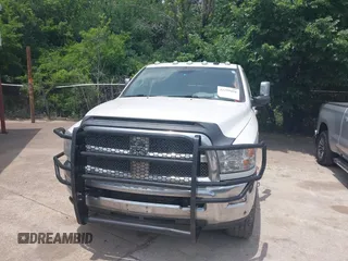 2018 Ram 2500 Big Horn z VIN 3C6UR5DL8JG341532, wystawiony jako IAAI lot #42259456 z przebiegiem 184 762 mil mil oraz . Historia ofert i sprzedaży dostępna na DreamBid. Obrazek 13.