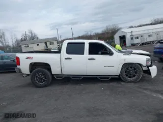 2010 Chevrolet Silverado 1500 LT with VIN 3GCRKSE30AG220347, listed as a IAAI auction lot 41646699 with 142,453 mi miles. Bid and sale history available at carsss.com. Image 13.
