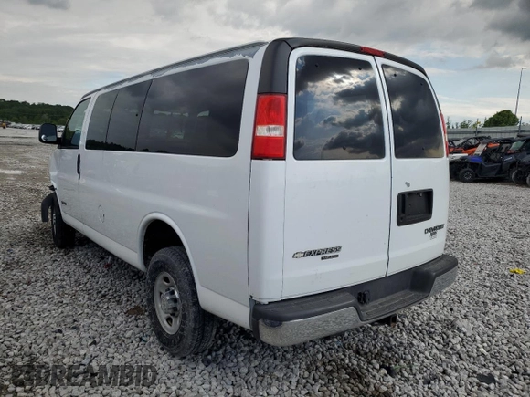 2006 Chevrolet Express Passenger with VIN 1GAHG35U761194114, listed as a Copart auction lot 55985195 with 110,432 mi miles and Salvage title. Bid and sale history available at DreamBid. Image 2.