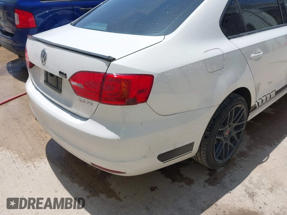 2011 Volkswagen Jetta SE с VIN 3VWDZ7AJ7BM322073, выставлен на аукционе IAAI как лот 42132111 с пробегом 195 236 миль миль и . История ставок и продаж доступна на DreamBid. Изображение 6.