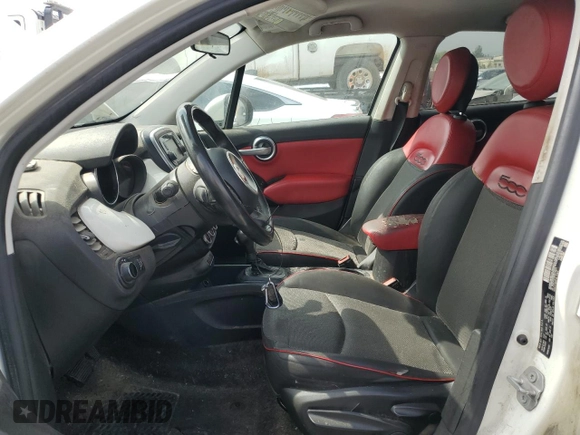 2016 FIAT 500X Easy z VIN ZFBCFYBT8GP370411, wystawiony jako Copart lot #54618035 z przebiegiem 273 393 mil mil oraz Czysty tytuł • Clean title. Historia ofert i sprzedaży dostępna na DreamBid. Obrazek 7.