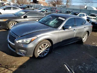 2018 Infiniti Q70 Luxe with VIN JN1BY1AR4JM220498, listed as a Copart auction lot 42338465 with 125,727 mi miles and Salvage title. Bid and sale history available at DreamBid. Image 1.