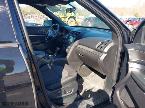 2018 Ford Explorer XLT with VIN 1FM5K8D88JGC89048, listed as a IAAI auction lot 41670425 with 97,498 mi miles. Bid and sale history available at carsss.com. Image 5.