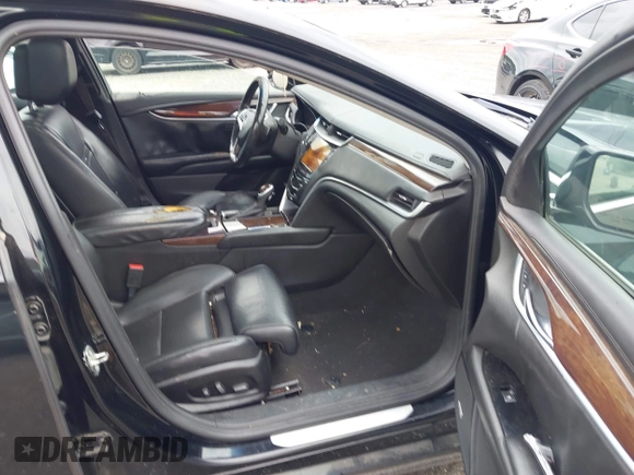 2013 Cadillac XTS Luxury z VIN 2G61P5S34D9183065, wystawiony jako IAAI lot #42665741 z przebiegiem 209 585 mil mil oraz . Historia ofert i sprzedaży dostępna na DreamBid. Obrazek 5.