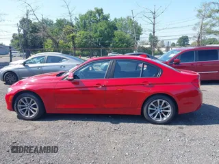 2017 BMW 3 Series 320i xDrive с VIN WBA8A3C33HK693053, выставлен на аукционе IAAI как лот 42820158 с пробегом 65 592 миль миль и . История ставок и продаж доступна на DreamBid. Изображение 14.