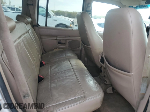 1998 Ford Explorer XL z VIN 1FMZU32EXWUA38970, wystawiony jako Copart lot #44991615 z przebiegiem 298 655 mil mil oraz Szkoda całkowita • Salvage title. Historia ofert i sprzedaży dostępna na DreamBid. Obrazek 10.