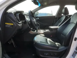 2015 Kia Optima SX z VIN 5XXGR4A76FG513185, wystawiony jako Copart lot #57395515 z przebiegiem 186 183 mil mil oraz Czysty tytuł • Clean title. Historia ofert i sprzedaży dostępna na DreamBid. Obrazek 7.