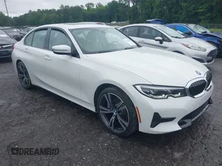 2019 BMW 3 Series 330i z VIN 3MW5R1J58K8A03729, wystawiony jako IAAI lot #42244835 z przebiegiem 27 631 mil mil oraz . Historia ofert i sprzedaży dostępna na DreamBid. Obrazek 1.