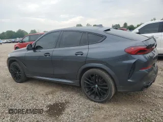 2021 BMW X6 M50i z VIN 5UXCY8C04M9D98591, wystawiony jako Copart lot #60606155 z przebiegiem 90 639 mil mil oraz Czysty tytuł • Clean title. Historia ofert i sprzedaży dostępna na DreamBid. Obrazek 2.