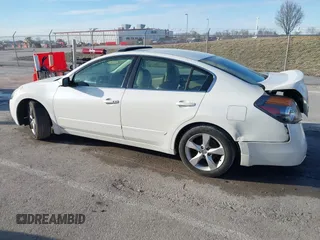 2008 Nissan Altima 3.5 SE with VIN 1N4BL21E38C162565, listed as a IAAI auction lot 41722199 with 205,992 mi miles. Bid and sale history available at carsss.com. Image 14.