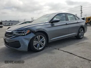 2022 Volkswagen Jetta SE with VIN 3VW7M7BU8NM005556, listed as a Copart auction lot 56196785 with 131,798 mi miles and Salvage title. Bid and sale history available at DreamBid. Image 1.