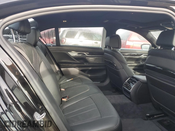 2019 BMW 7 Series 740i xDrive z VIN WBA7E4C50KGV28241, wystawiony jako Copart lot #87329774 z przebiegiem Nie podano mil oraz Szkoda całkowita • Salvage title. Historia ofert i sprzedaży dostępna na DreamBid. Obrazek 10.