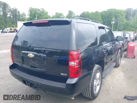 2010 Chevrolet Tahoe LT z VIN 1GNMCBE38AR113187, wystawiony jako IAAI lot #42120278 z przebiegiem 190 030 mil mil oraz . Historia ofert i sprzedaży dostępna na DreamBid. Obrazek 4.
