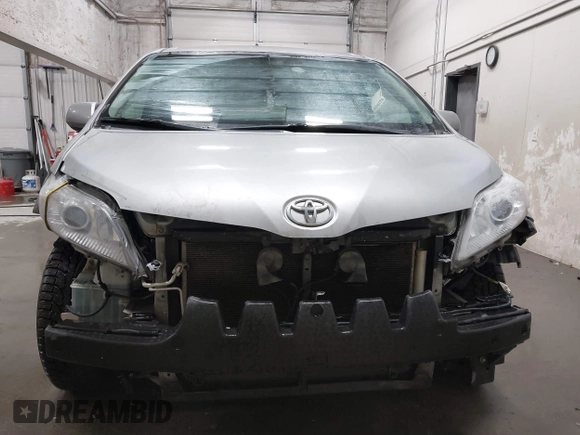 2017 Toyota Sienna LE with VIN 5TDJZ3DC7HS167447, listed as a IAAI auction lot 41774350 with 93,340 mi miles. Bid and sale history available at carsss.com. Image 11.