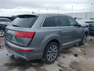2017 Audi Q7 Premium Plus z VIN WA1LAAF77HD056813, wystawiony jako IAAI lot #42086340 z przebiegiem 83 774 mil mil oraz . Historia ofert i sprzedaży dostępna na DreamBid. Obrazek 4.