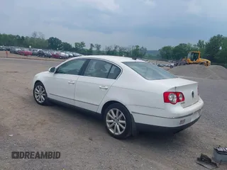 2007 Volkswagen Passat 2.0T z VIN WVWEK73C47P104958, wystawiony jako IAAI lot #42482727 z przebiegiem 171 507 mil mil oraz . Historia ofert i sprzedaży dostępna na DreamBid. Obrazek 3.