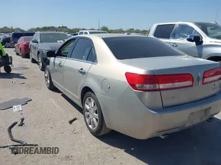 2010 Lincoln MKZ z VIN 3LNHL2GC4AR631790, wystawiony jako IAAI lot #41844306 z przebiegiem 207 402 mil mil oraz . Historia ofert i sprzedaży dostępna na DreamBid. Obrazek 3.