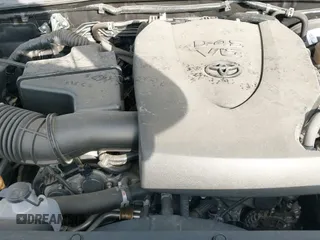 2018 Toyota Tacoma SR5 z VIN 3TMBZ5DN8JM013191, wystawiony jako IAAI lot #42555761 z przebiegiem 34 542 mil mil oraz . Historia ofert i sprzedaży dostępna na DreamBid. Obrazek 20.