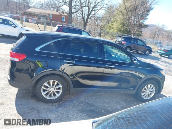 2017 Kia Sorento LX z VIN 5XYPGDA31HG278535, wystawiony jako IAAI lot #41578980 z przebiegiem 124 957 mil mil oraz . Historia ofert i sprzedaży dostępna na DreamBid. Obrazek 14.