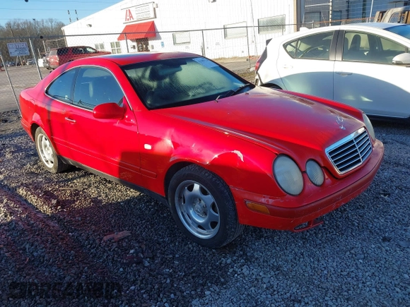 1999 Mercedes-Benz CLK 320/430 z VIN WDBLJ65G1XF101749, wystawiony jako IAAI lot #41689126 z przebiegiem 172 429 mil mil oraz . Historia ofert i sprzedaży dostępna na DreamBid. Obrazek 1.