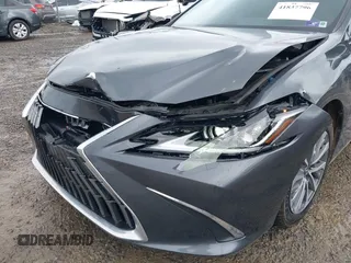 2022 Lexus ES 350 z VIN 58ACZ1B18NU133558, wystawiony jako IAAI lot #41837796 z przebiegiem 35 770 mil mil oraz . Historia ofert i sprzedaży dostępna na DreamBid. Obrazek 6.