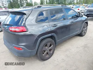 2016 Jeep Cherokee Latitude z VIN 1C4PJMCB9GW293047, wystawiony jako IAAI lot #42325392 z przebiegiem 127 706 mil mil oraz . Historia ofert i sprzedaży dostępna na DreamBid. Obrazek 4.
