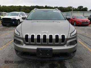2016 Jeep Cherokee Altitude with VIN 1C4PJMCS8GW241263, listed as a Copart auction lot 73146334 with 101,581 mi miles and Clean title. Bid and sale history available at DreamBid. Image 5.
