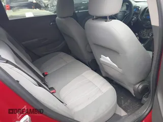 2012 Chevrolet Sonic LT z VIN 1G1JD6SBXC4179292, wystawiony jako IAAI lot #41940825 z przebiegiem 185 150 mil mil oraz . Historia ofert i sprzedaży dostępna na DreamBid. Obrazek 8.