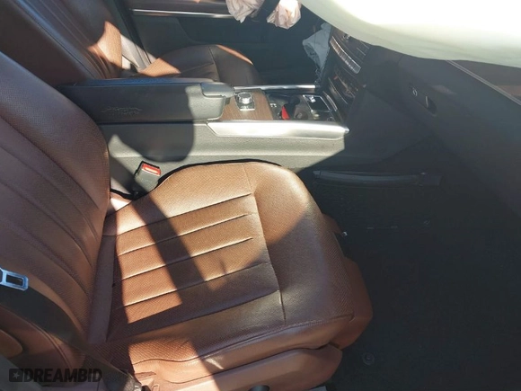 2016 Mercedes-Benz E-Class E 350 Luxury with VIN WDDHF8JB7GB235760, listed as a IAAI auction lot 41011457 with 63,005 mi miles. Bid and sale history available at carsss.com. Image 5.