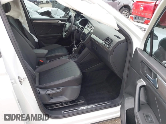 2024 Volkswagen Tiguan SE R-Line Black z VIN 3VVCB7AX7RM112446, wystawiony jako IAAI lot #41229232 z przebiegiem 6 685 mil mil oraz . Historia ofert i sprzedaży dostępna na DreamBid. Obrazek 5.