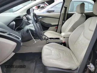2015 Ford Focus Electric z VIN 1FADP3R41FL232463, wystawiony jako Copart lot #51962274 z przebiegiem 83 379 mil mil oraz . Historia ofert i sprzedaży dostępna na DreamBid. Obrazek 7.