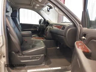 2009 Chevrolet Suburban LTZ с VIN 1GNFC36099R156290, выставлен на аукционе IAAI как лот 42508426 с пробегом 197 821 миль миль и . История ставок и продаж доступна на DreamBid. Изображение 5.