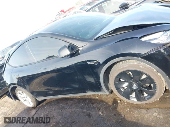 2023 Tesla Model Y Long Range z VIN 7SAYGAEE5PF603128, wystawiony jako IAAI lot #41328797 z przebiegiem 63 527 mil mil oraz . Historia ofert i sprzedaży dostępna na DreamBid. Obrazek 13.