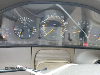 1995 Mercedes-Benz S 320 z VIN WDBGA32E1SA276690, wystawiony jako Copart lot #58950895 z przebiegiem 137 528 mil mil oraz Czysty tytuł • Clean title. Historia ofert i sprzedaży dostępna na DreamBid. Obrazek 9.