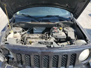2014 Jeep Patriot Altitude with VIN 1C4NJPBA0ED552471, listed as a Copart auction lot 68927804 with 161,570 mi miles and Salvage Title. Bid and sale history available at DreamBid. Image 12.