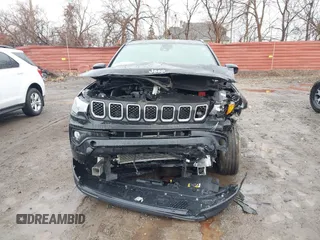 2023 Jeep Compass Latitude z VIN 3C4NJDBN4PT538846, wystawiony jako IAAI lot #41692514 z przebiegiem 13 057 mil mil oraz . Historia ofert i sprzedaży dostępna na DreamBid. Obrazek 12.